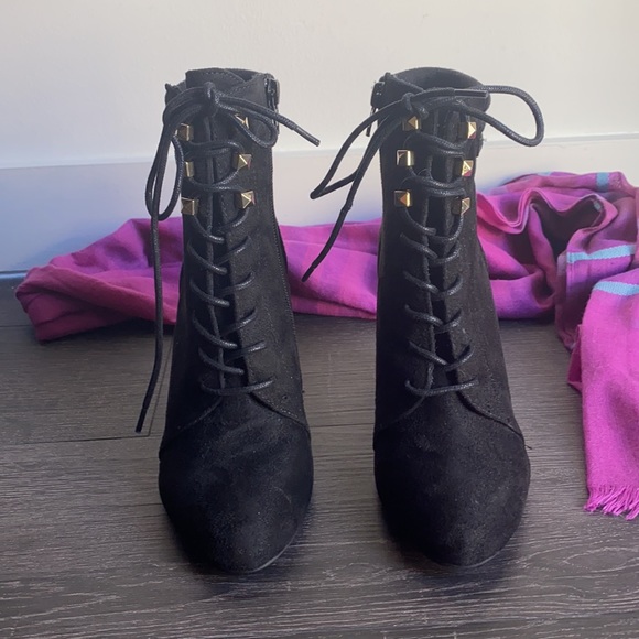 Brand new!   Never worn suede wedge bootie - Picture 2 of 8